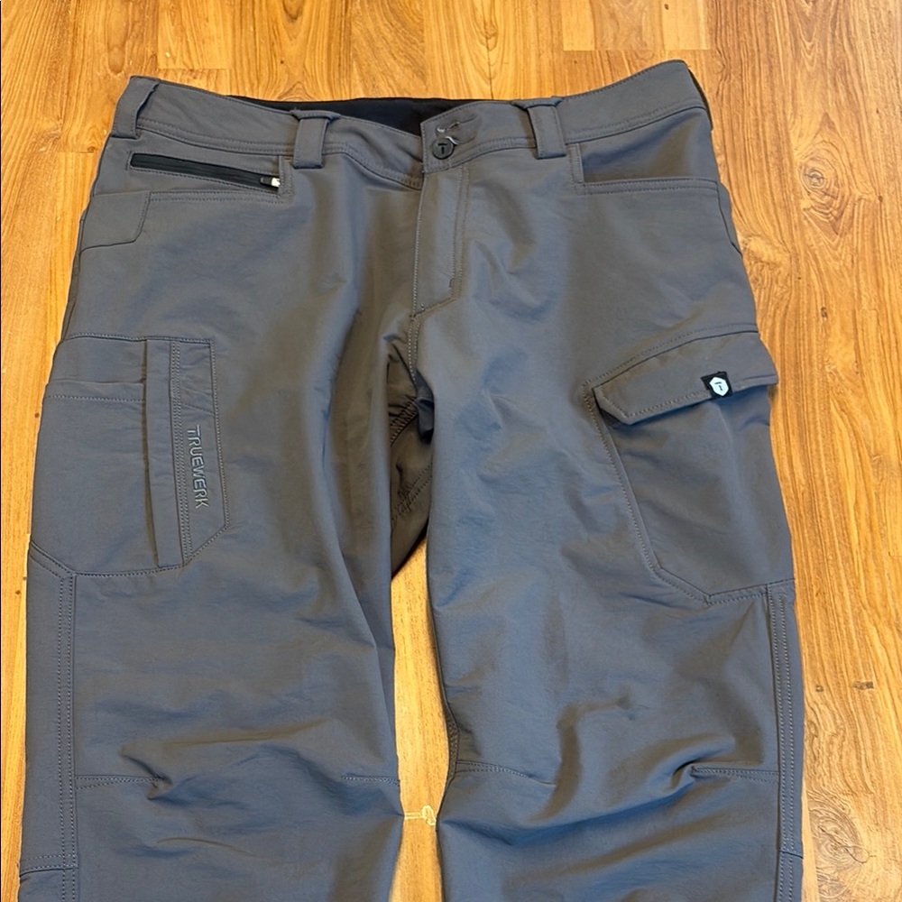 Truewerk Cargo Pants with Durable Fabric and Straight-Leg Cut
Wore 1x
Deep Gray